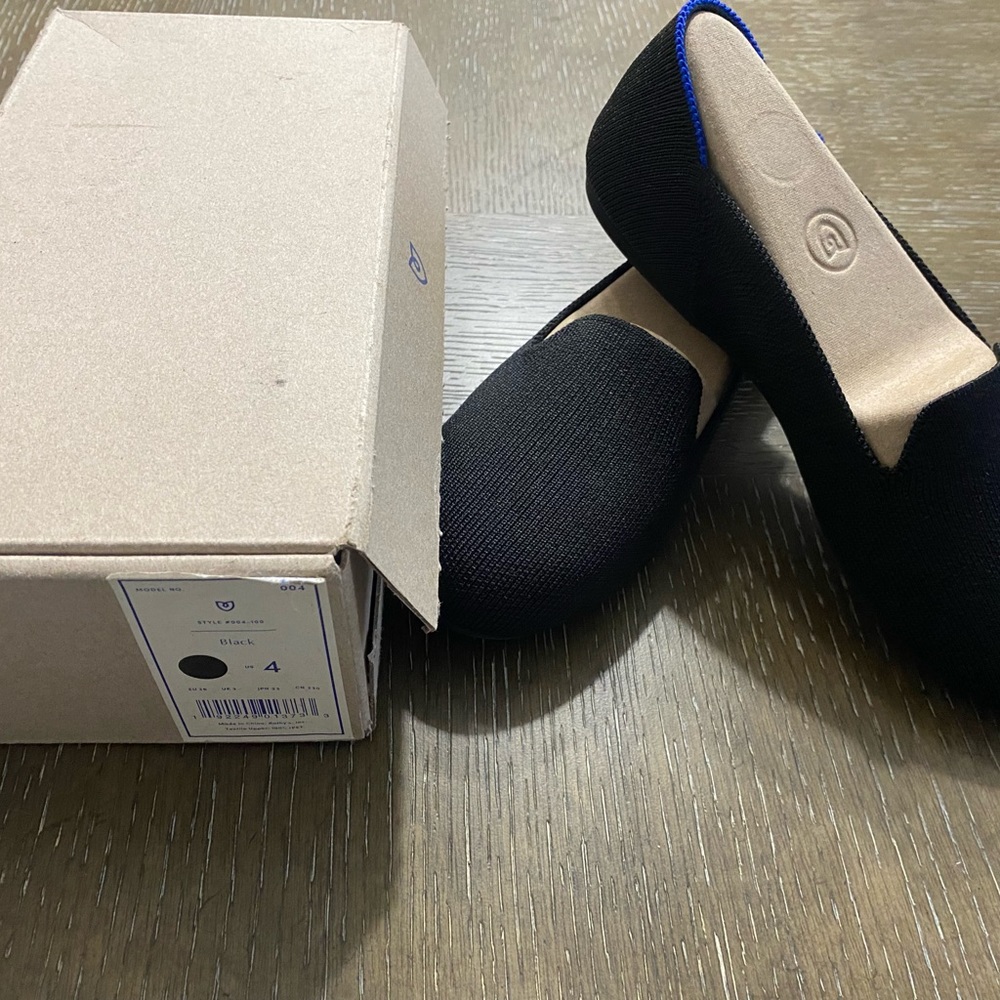 Kids black Rothy’s loafer